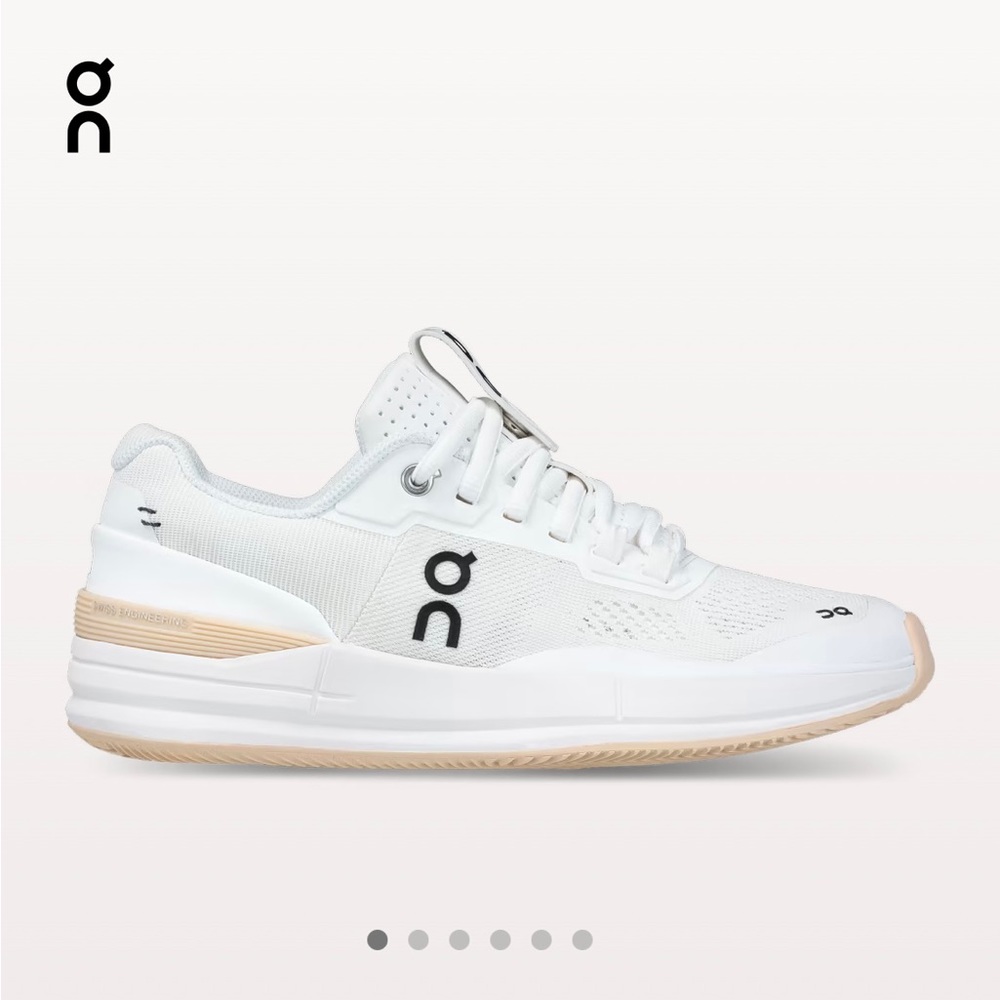 ON Running Roger Pro iconic Women’s tennis shoe size 8.5